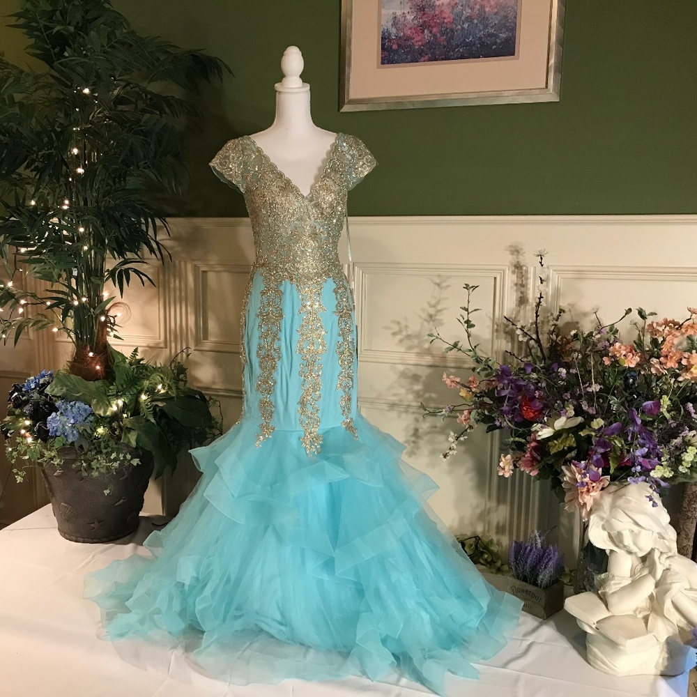Formal evening ball mermaid style prom gown